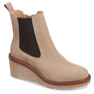 NWT Miz Mooz size 40 (9.5) Beige Ankle Boots with Black Elastic leather Material